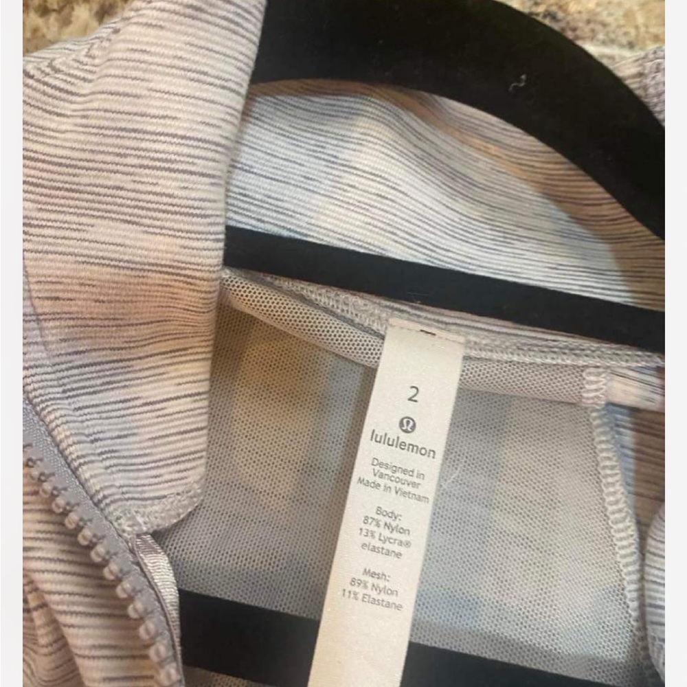 Lululemon Full Zip Running Jacket Size 2 - image 5